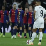 Genera un título atractivo y optimizado para SEO para el artículo "Los señalados tras la debacle del Real Madrid en el Clásico ante el Barça: de Ancelotti a Mbappé". El título debe ser emocionante y contener una palabra clave relevante, no colocar las iniciales de cada palabra con mayúsculas, sino que la mayúscula debe ir únicamente si es necesario según las reglas gramaticales, es decir la primer palabra si debe empezar con mayúscula asi como tambien los siglas, número romanos, nombres propios, como los nombres de personas, animales, lugares, países, ciudades, regiones, continentes, ríos, montañas, etc. Limita el título a 60 caracteres, pero asegúrate de que sea irresistible para los lectores.