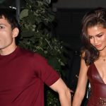 Genera un título atractivo y optimizado para SEO para el artículo "Zendaya y Tom Holland, una pareja muy conjuntada con el color supertendencia en Nueva York". El título debe ser emocionante y contener una palabra clave relevante, no colocar las iniciales de cada palabra con mayúsculas, sino que la mayúscula debe ir únicamente si es necesario según las reglas gramaticales, es decir la primer palabra si debe empezar con mayúscula asi como tambien los siglas, número romanos, nombres propios, como los nombres de personas, animales, lugares, países, ciudades, regiones, continentes, ríos, montañas, etc. Limita el título a 60 caracteres, pero asegúrate de que sea irresistible para los lectores.