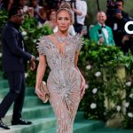 Bad Bunny y JLo deslumbran en la Gala del Met: ¡Poder Latino!