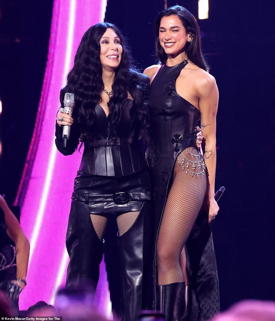 Cher brilla junto a Dua Lipa y Demi Lovato en el Hall of Fame