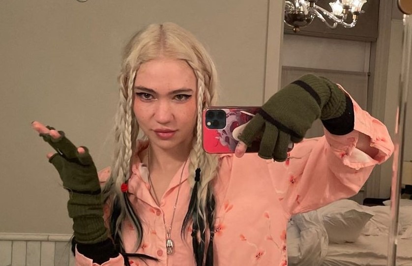 Grimes enfrenta a Elon Musk por la custodia de sus hijos