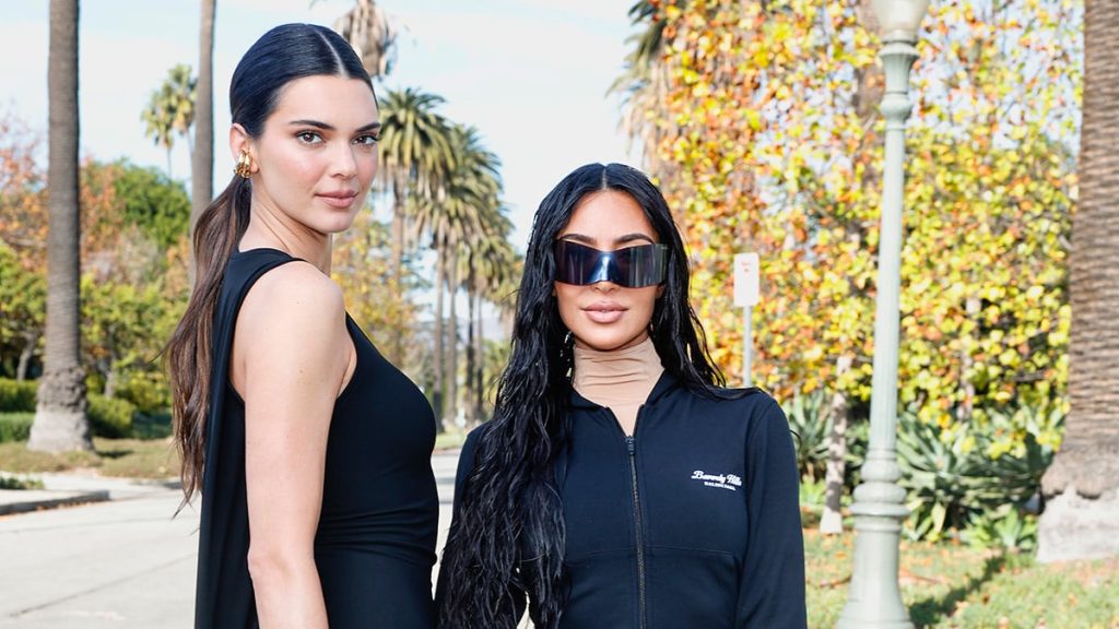 Kim Kardashian y la 'Bolsa de la Compra' en Balenciaga: ¡Erewhon!