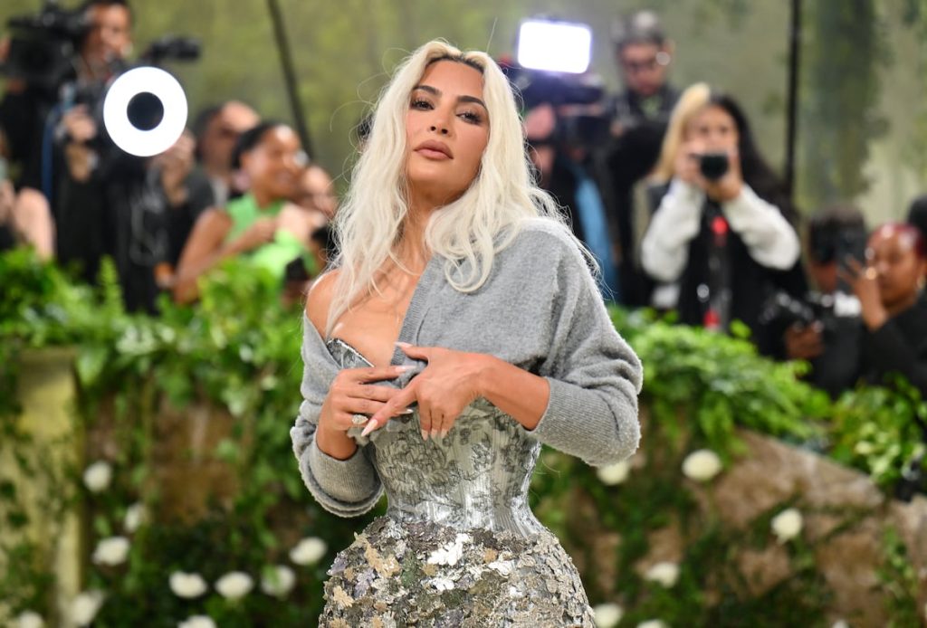 Kim Kardashian y su cintura: ¿magia o realidad en la Gala MET?