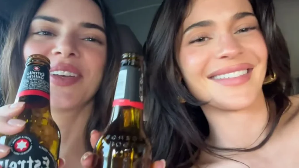 Kylie y Kendall Jenner disfrutan cerveza española en nuevo vídeo