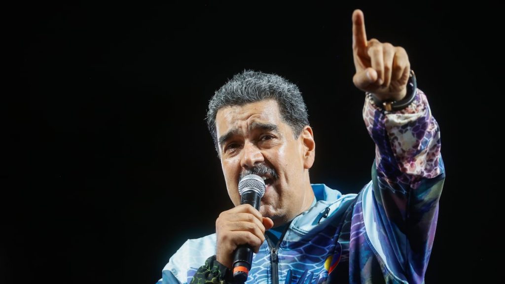 Maduro bromea sobre canción de Karol G y ella lo desmiente