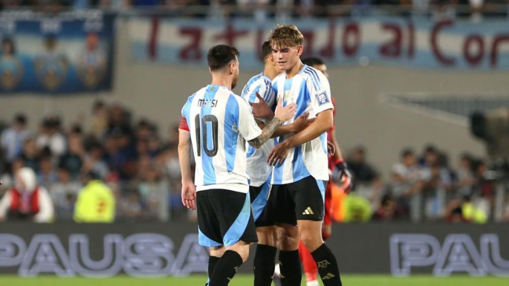 Messi Bendice a Nico Paz: El Futuro del Fútbol Brillante