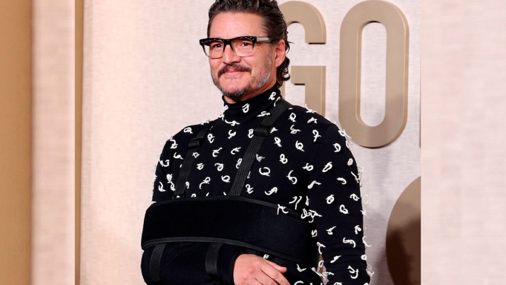 Pedro Pascal y su brazo en cabestrillo: ¿qué sucedió en los Globos de Oro?