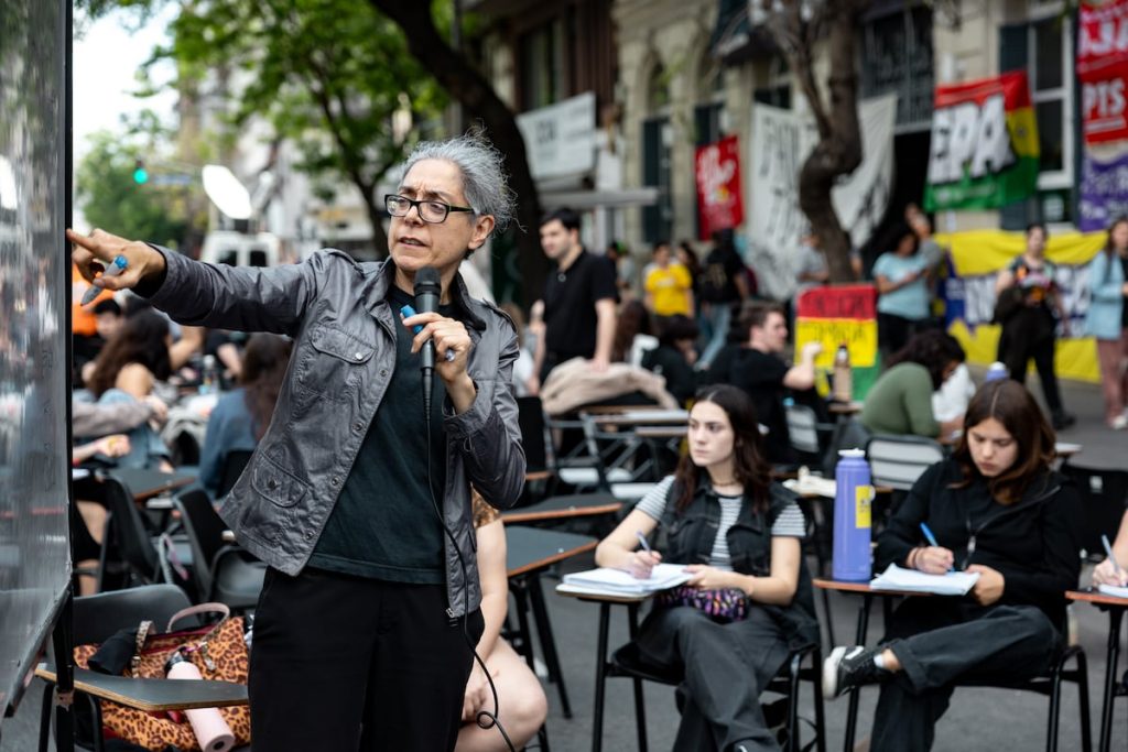 Universidades Públicas en Guerra: Milei y la Motosierra Estudiantil