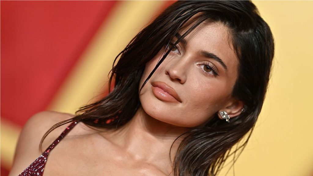 Descubre el soft glam makeup: la tendencia natural de Kylie Jenner