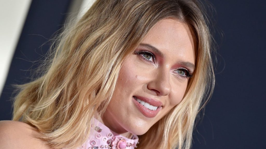 Descubre la marca de cosmética que fascina a Scarlett Johansson