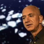 Jeff Bezos advierte: evita comprar televisores y coches en la recesión