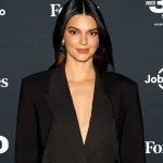 Kendall Jenner y Bad Bunny celebran fin de año con amigos 