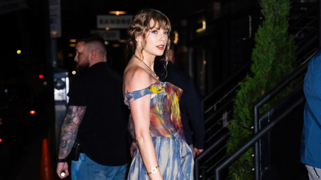 Taylor Swift deslumbra en un vestido retro en Nueva York