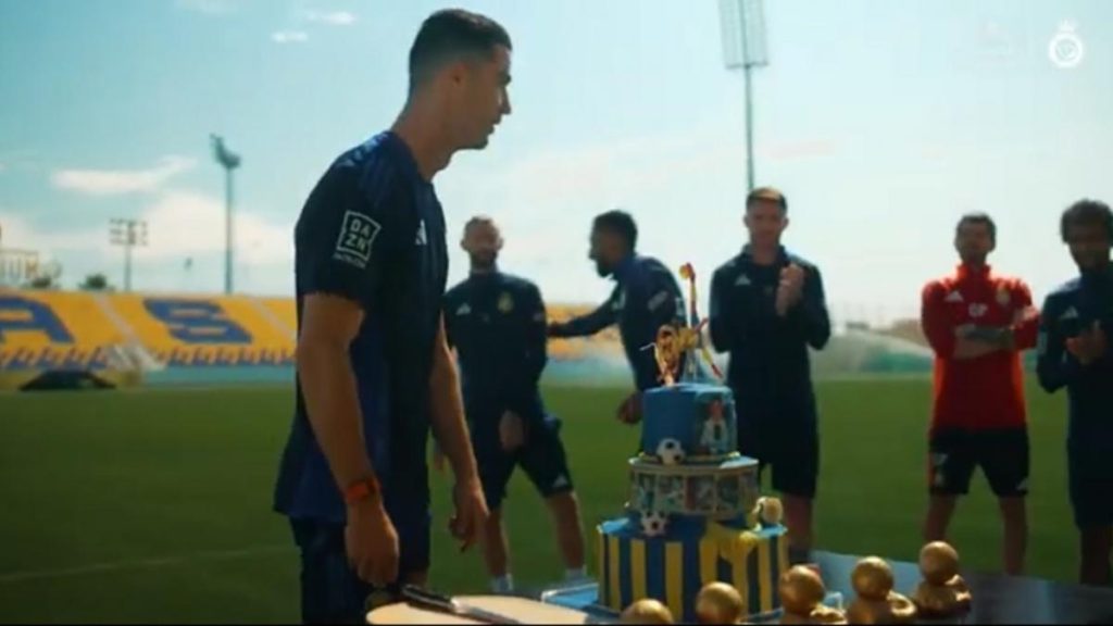 Cristiano Ronaldo celebra sus 40 con Al-Nassr y una espectacular chilena