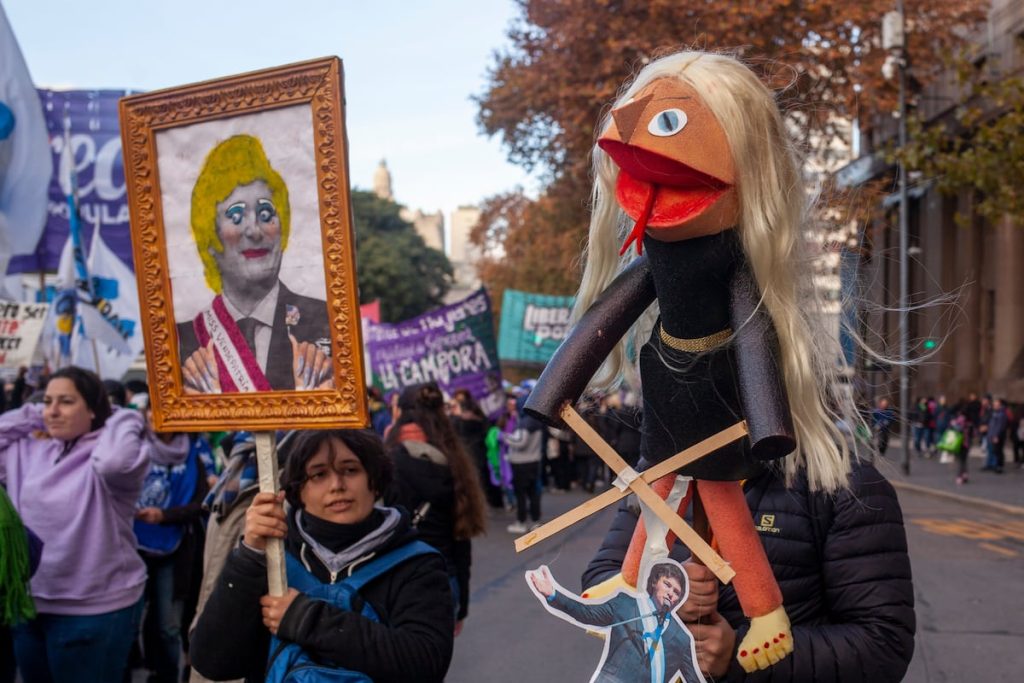 Milei desata controversia: repudio al feminismo y la comunidad gay