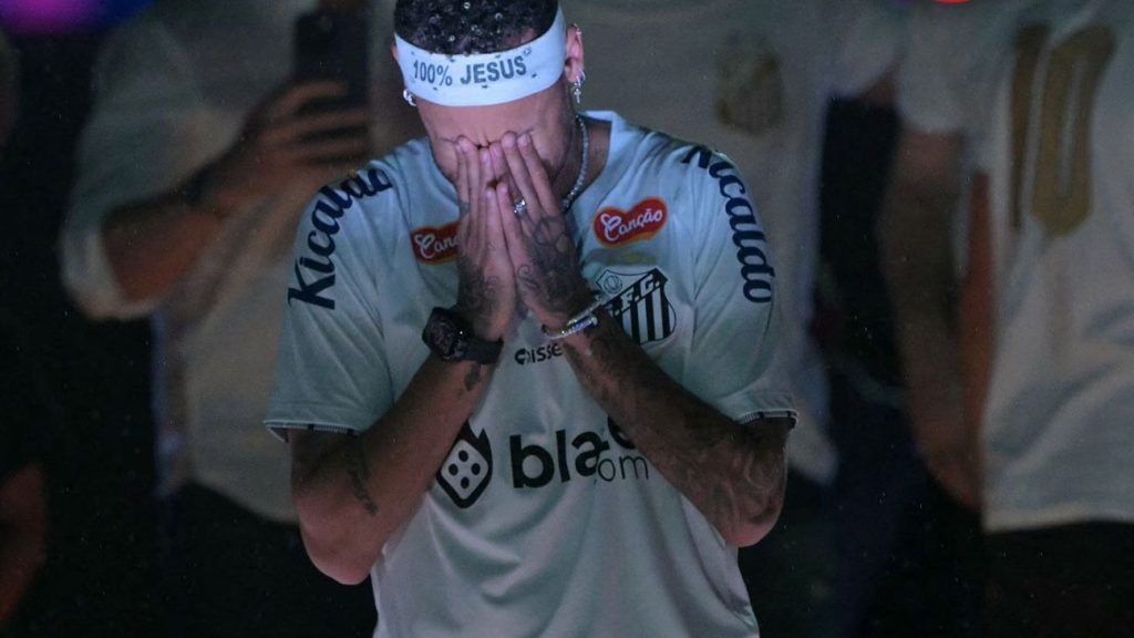 Neymar deslumbra en su épica presentación en Santos