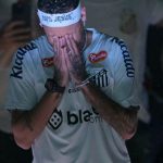 Neymar deslumbra en su épica presentación en Santos